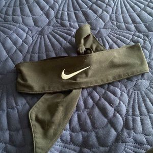 Nike headband- never worn